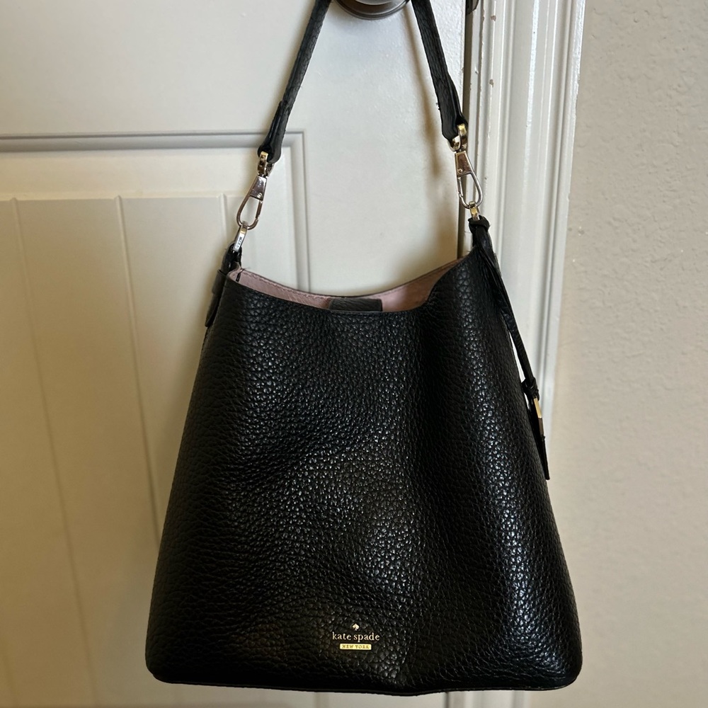 Black, Kate Spade shoulder bag. ♠️